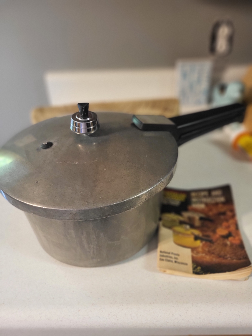 Presto Pressure Cooker Model A603A - 6 Quart, Vintage, Complete!